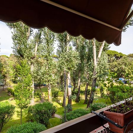 La Casa Nel Parco Lägenhet Viareggio Exteriör bild